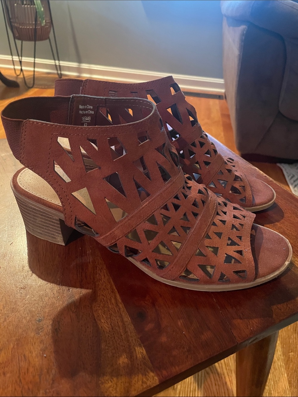 American eagle laser cut geometric brown suede block heel sandals women’s size 8